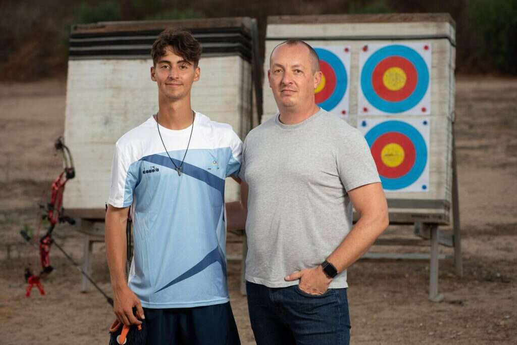 תמיכה ללא גבול. עם אביו ראובן. | שריה דיאמנט