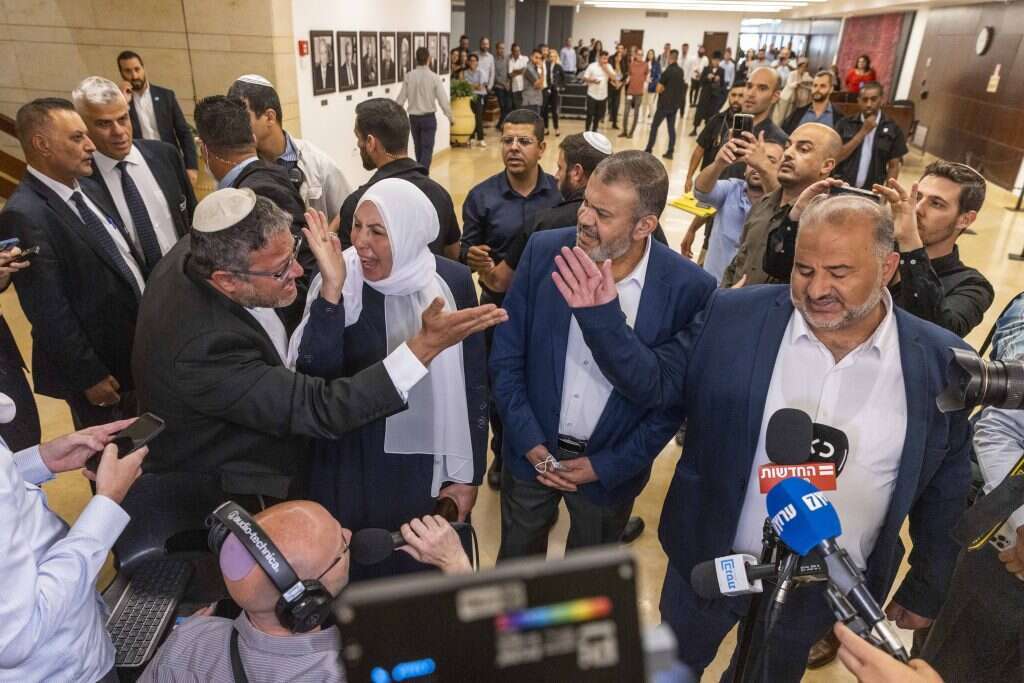 איתמר בן־גביר מתעמת עם מנסור עבאס בכנסת. | אוליבייה פיטוסי, פלאש 90