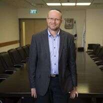 "הרבנים הראשיים לא ציוו עליי לא לשתף פעולה". גולדברג במטה הרבנות הראשית בירושלים. | נעם ריבקין־פנטון, פלאש 90