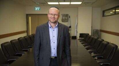 "הרבנים הראשיים לא ציוו עליי לא לשתף פעולה". גולדברג במטה הרבנות הראשית בירושלים. | נעם ריבקין־פנטון, פלאש 90