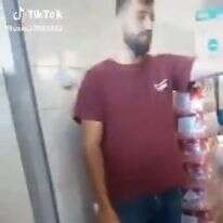 הסרטון שהעלה כמאל חמידאן לרשת. | מסך מטיקטוק הסרטון שהעלה כמאל חמידאן לרשת. | מסך מטיקטוק