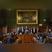 ההכרזה על תוצאות סבב ההצבעה שהתקיים בפרלמנט בלונדון. | גטי אימג'ס