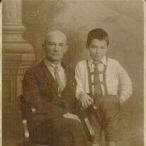 אלישע רודין ובנו גרישה. | באדיבות מכון גנזים - אגודת הסופרים