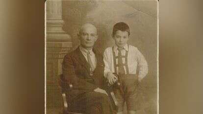 אלישע רודין ובנו גרישה. | באדיבות מכון גנזים - אגודת הסופרים