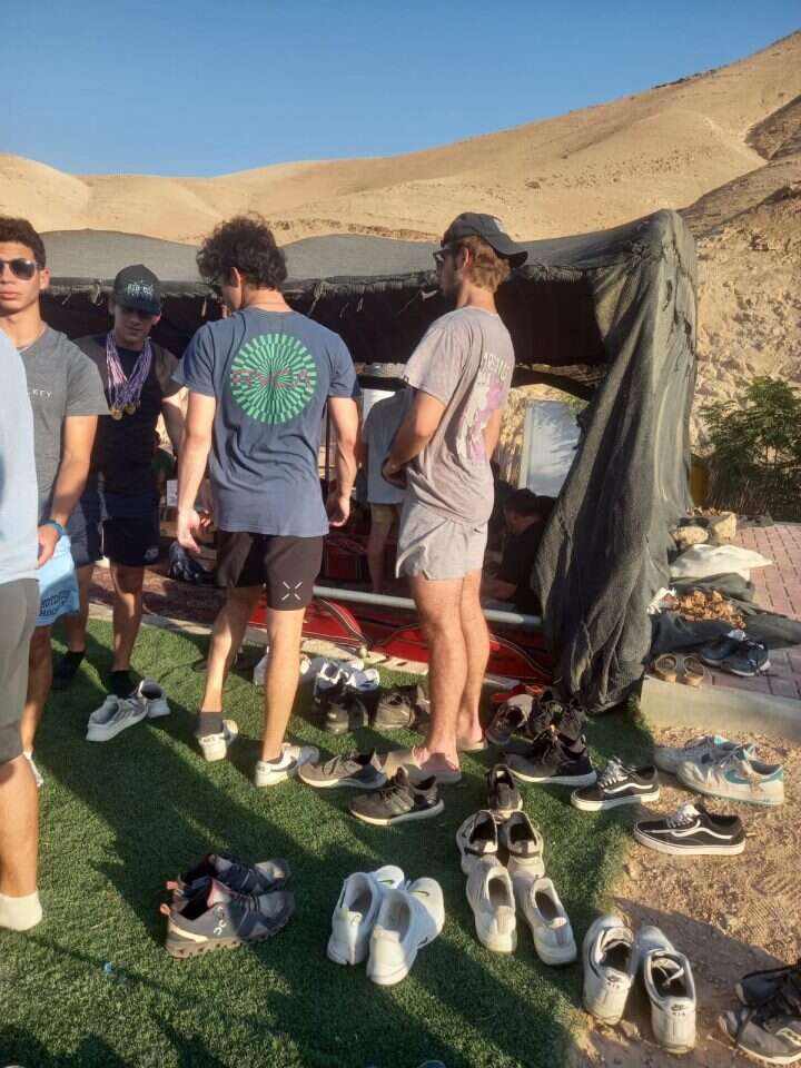 הספורטאים בחאן אל אחמר. | ידידי שבט הג'האלין