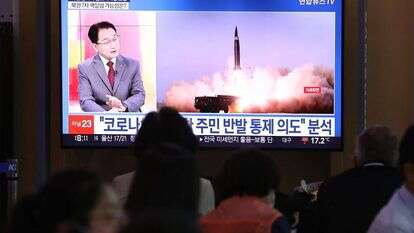 שידור טלוויזיה של ניסוי טילים צפון־קוריאני. | גטי אימג'ס