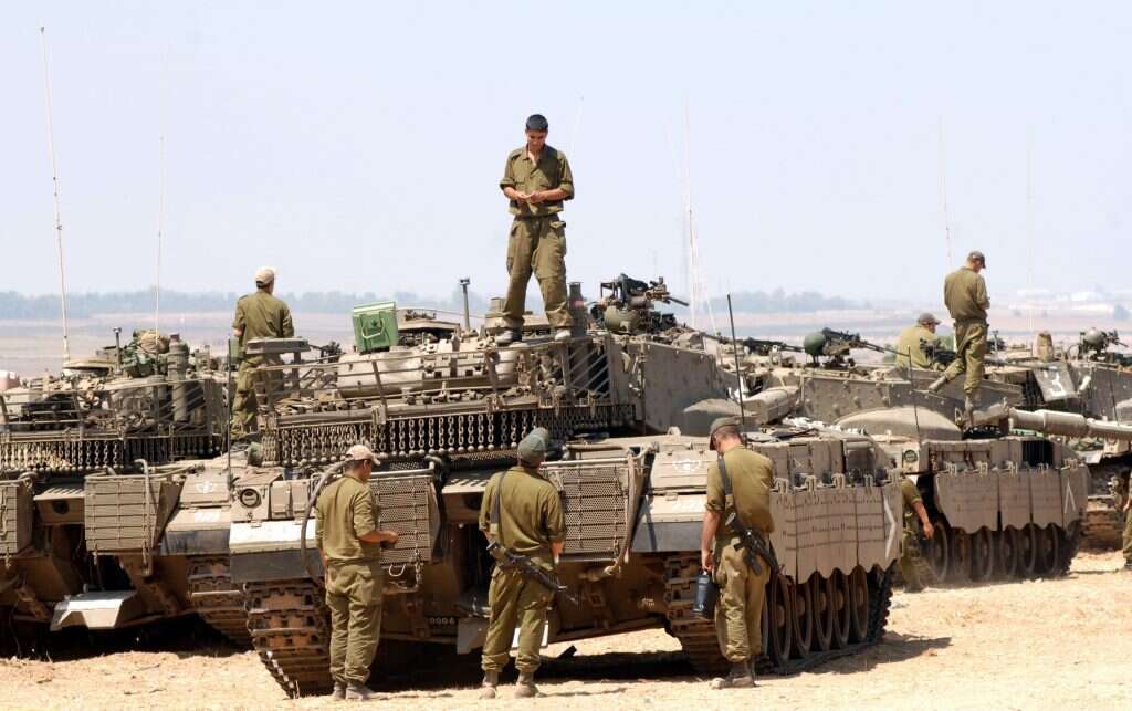 חיילים ברצועת עזה בימים הראשונים של מבצע גשמי קיץ, 2006. | גטי אימג'ס חיילים ברצועת עזה בימים הראשונים של מבצע גשמי קיץ, 2006. | גטי אימג'ס