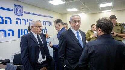 בנימין נתניהו בוועדת החקירה הממלכתי לאסון מרון. | יונתן זינדל / פלאש 90 בנימין נתניהו בוועדת החקירה הממלכתי לאסון מרון. | יונתן זינדל / פלאש 90