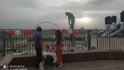 הצעת הנישואין, זמן קצר לפני הלינץ' שבוצע בהם. | באדיבות המצלם