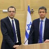 הנדל והאוזר. | אלכס קולומויסקי