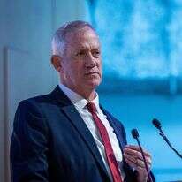 בני גנץ. | אורן בן חקון