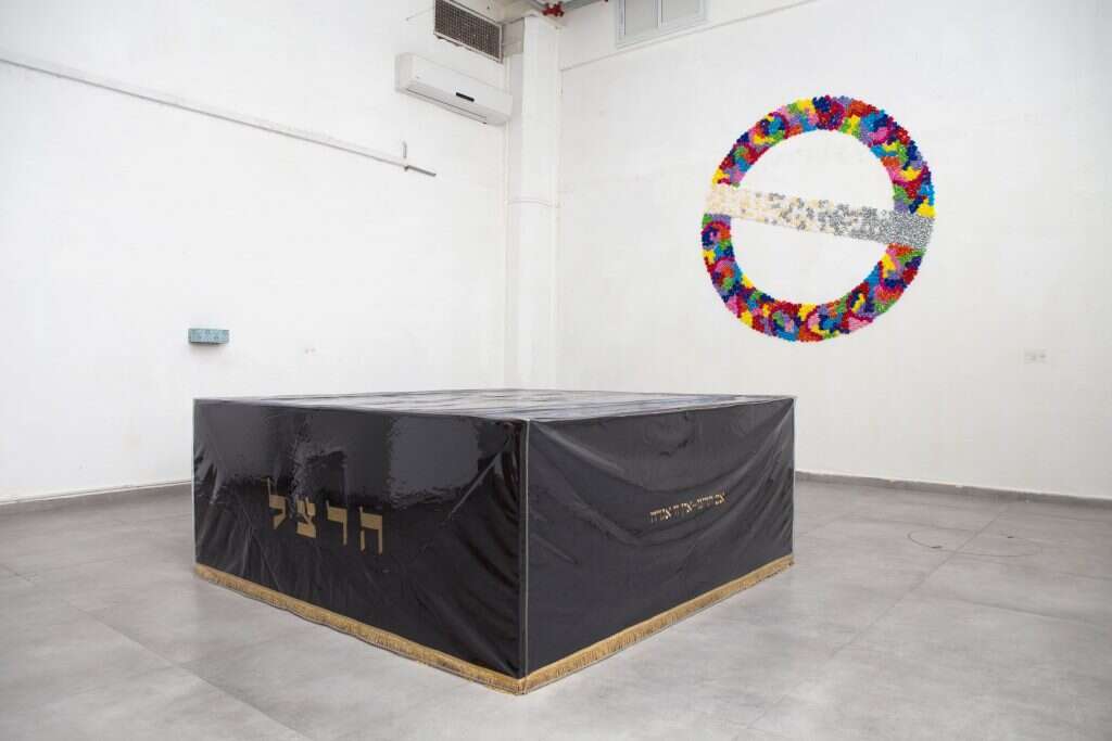 דוד דוכי כהן (בוגר בית הספר פרדס), "ציון", מראה הצבה, 2019. | אהרן פז דוד דוכי כהן (בוגר בית הספר פרדס), "ציון", מראה הצבה, 2019. | אהרן פז