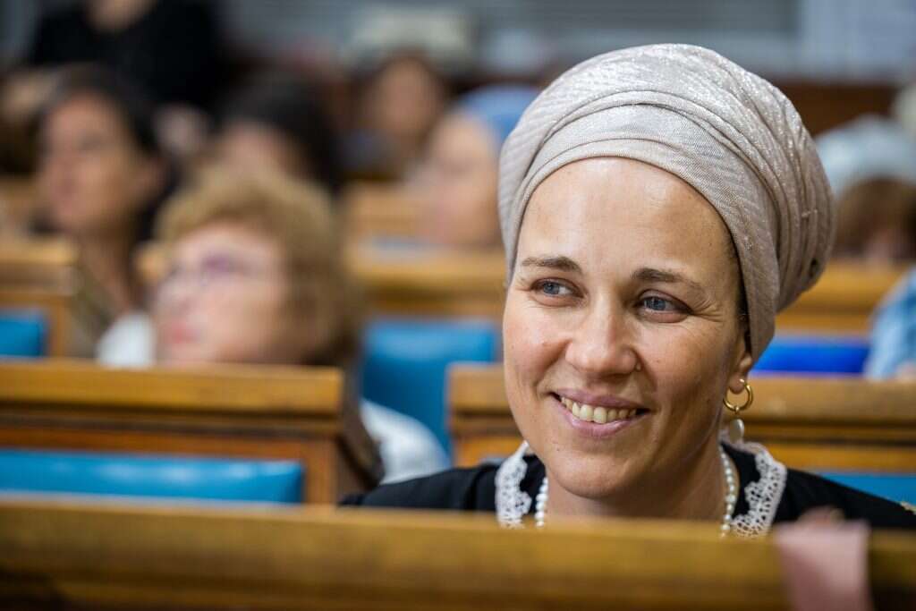 הרבנית אלישבע סרור. | יונתן בורא