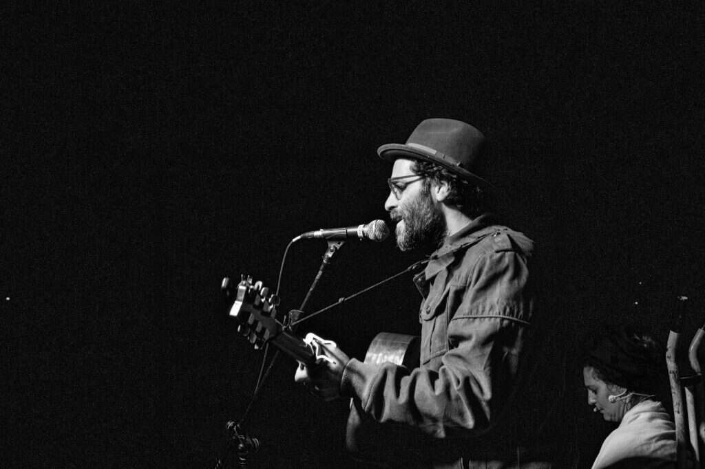 חי אפיק שר ב'הדף'. | שם בראל