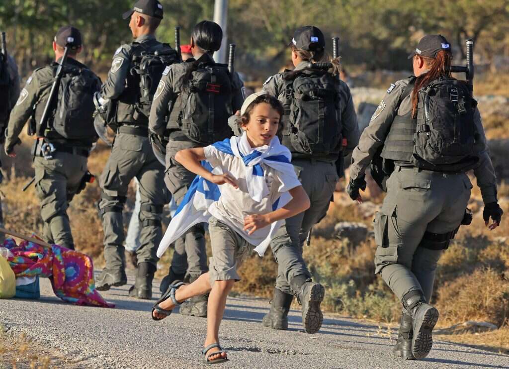 כולם פגועי עמונה. הפינוי ליד קריית־ארבע. | מנחם כהנא, AFP