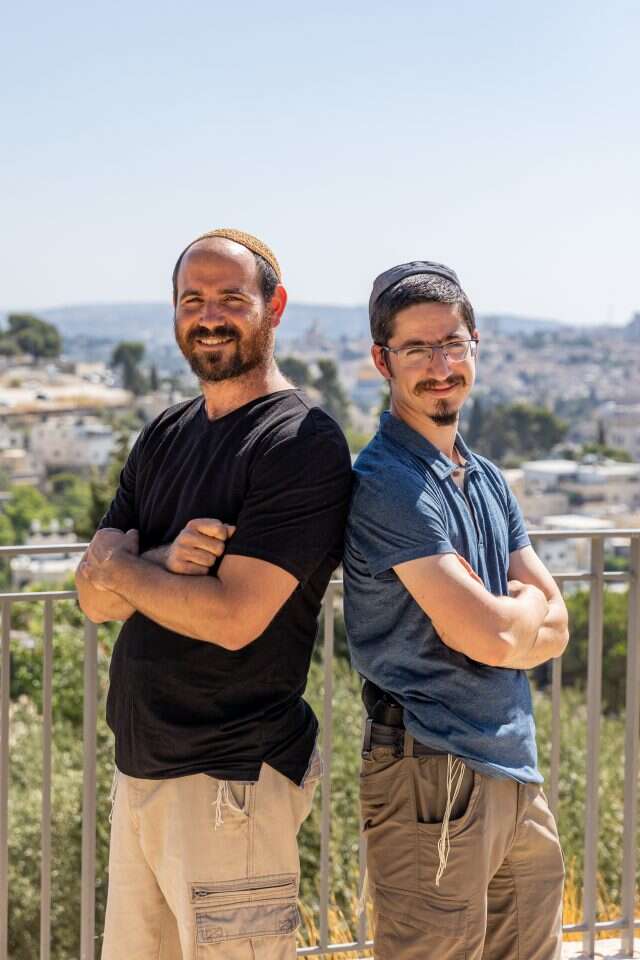 עזרא פרנק (מימין) ואליסף אופן. | נעמה שטרן עזרא פרנק (מימין) ואליסף אופן. | נעמה שטרן