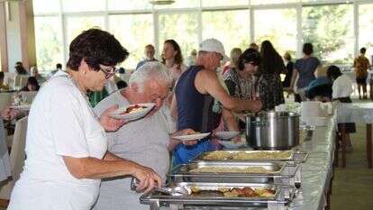 רוחצים באגם בלטון. | רחלי מלק־בודה