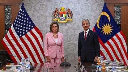 הכבוד הסיני והבחישה האמריקנית - בין בדיון למציאות. יו"ר בית הנבחרים בארה"ב ננסי פלוסי בקואלה לומפור, בדרכה לסין השבוע. | AFP