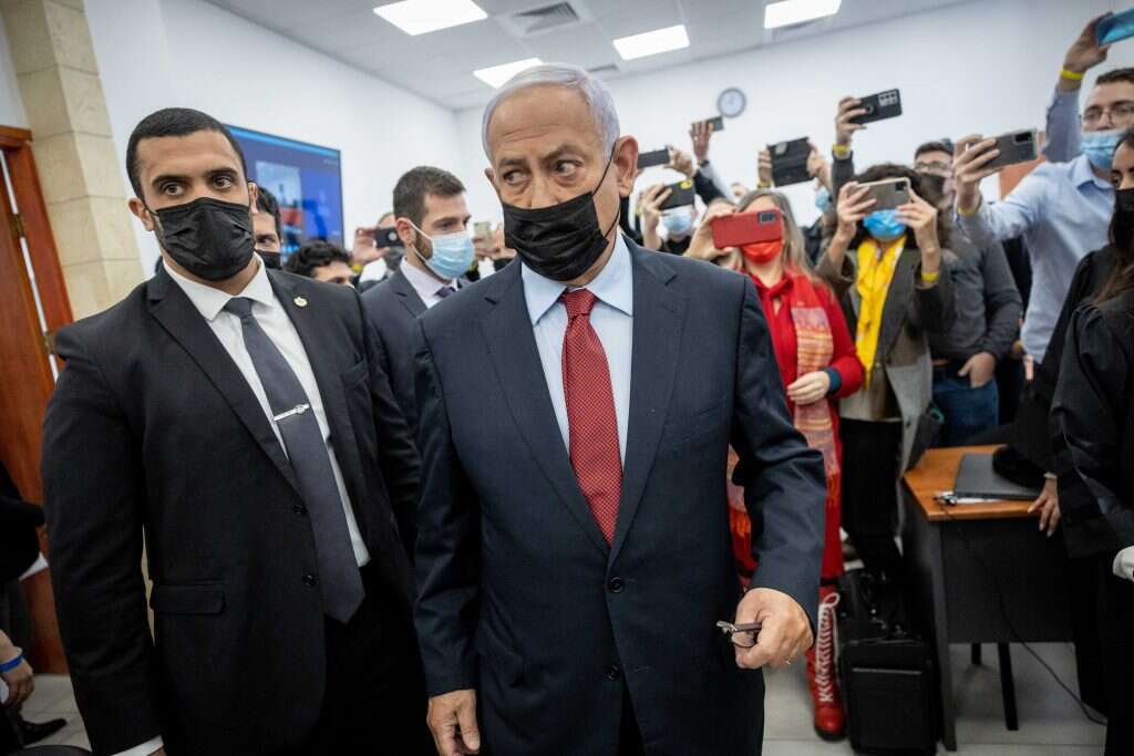 "אריות התקשורת היו לגמרי בעד אולמרט, נתנו לו גב ותקפו את הפרקליטות". נתניהו בבית המשפט המחוזי בירושלים. | יונתן זינדל, פלאש 90