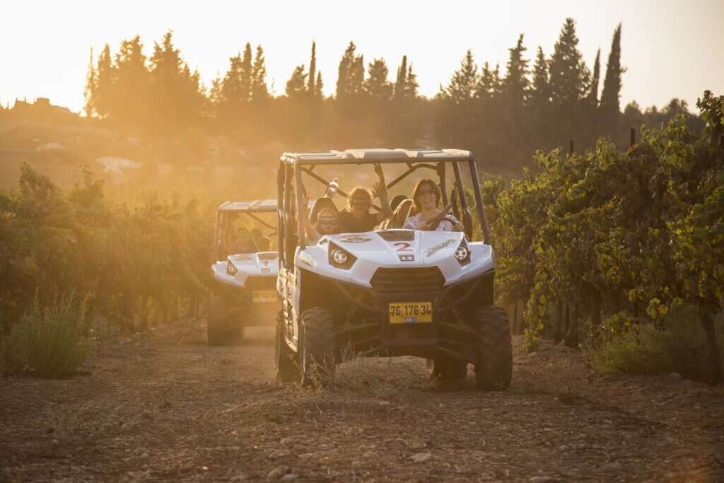 על גלגלים. | תיירות בנימין על גלגלים. | תיירות בנימין