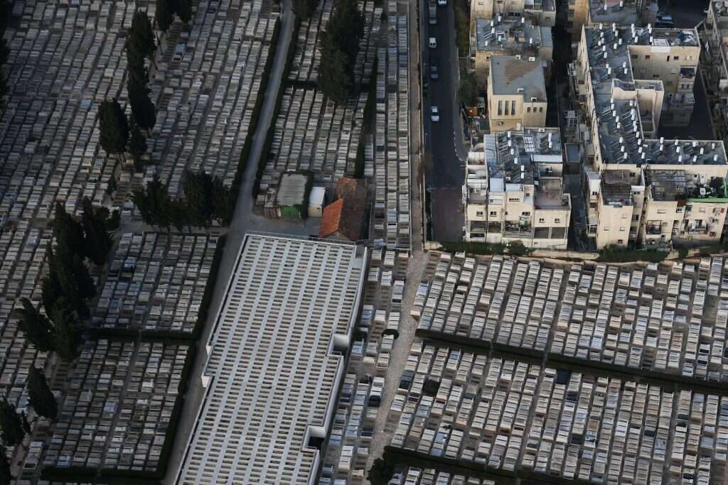 בית הקברות בסנהדריה. | נתי שוחט, פלאש 90