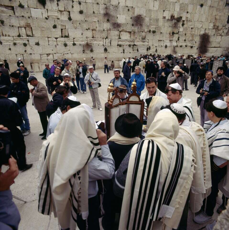 "במניין שלנו ילד שהגיע למצוות לא קורא בתורה, לא צריך שכל הבית יהיה בלחץ". בר מצווה בכותל. | גטי אימג'ס