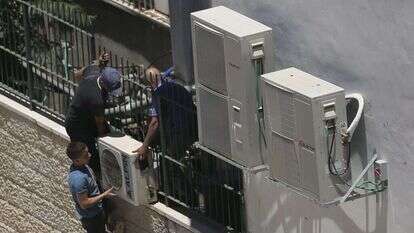 התקנת מזגנים. אילוסטרציה. | פלאש 90