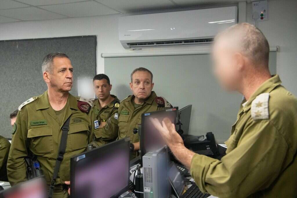 הרמטכ"ל אביב כוכבי בעת תדרוך בפיקוד הדרום. קרדיט: דובר צה"ל