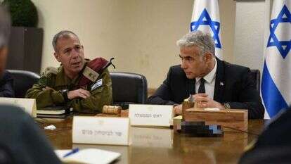 ראש הממשלה יאיר לפיד בהערכת מצב, בקריה בתל-אביב. קרדיט: קובי אלקוצר/ לע"מ