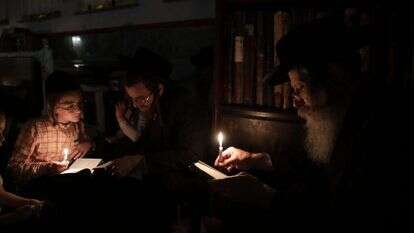 קריאת מגילת איכה במאה שערים, אמש. | EPA