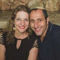 עטרה וריימונד כהן. | יהושוע מנשה