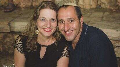 עטרה וריימונד כהן. | יהושוע מנשה