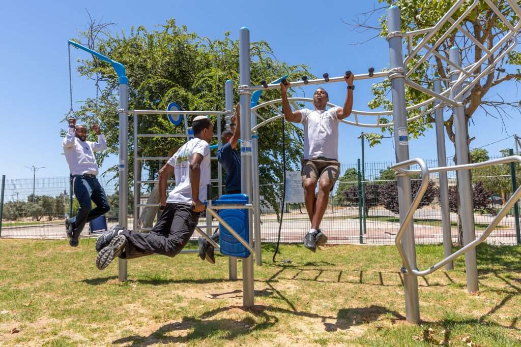 לקראת שירות משמעותי בצה"ל. החניכים עם הרב נגסה. | יוסי אלוני