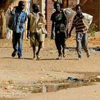 ילדי הרחוב נאלצים להפוך בעל כורחם למקבצי נדבות נערים בחרטום, סודן 2011. | AFP