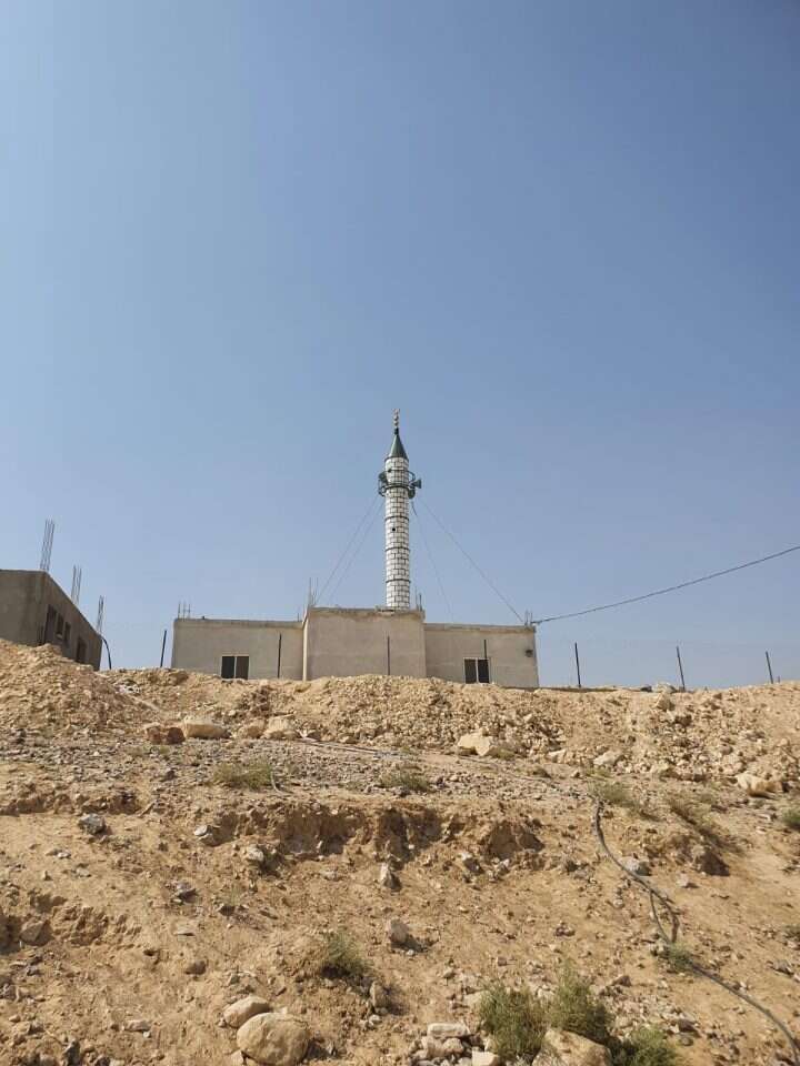 המסגד בחאשם אל־קארם. | תנועת רגבים המסגד בחאשם אל־קארם. | תנועת רגבים