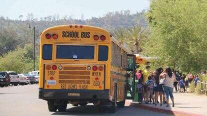 הרמה הלימודית במוקד. תלמידי בית ספר בקליפורניה. | שאטרסטוק