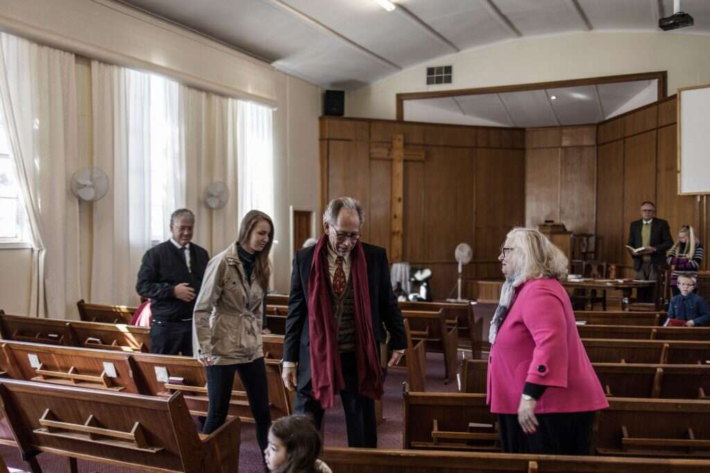 בתים בסגנון מסורתי ולבנים שעובדים גם במלאכת כפיים. אורניה. צילומים: איי.אף.פי