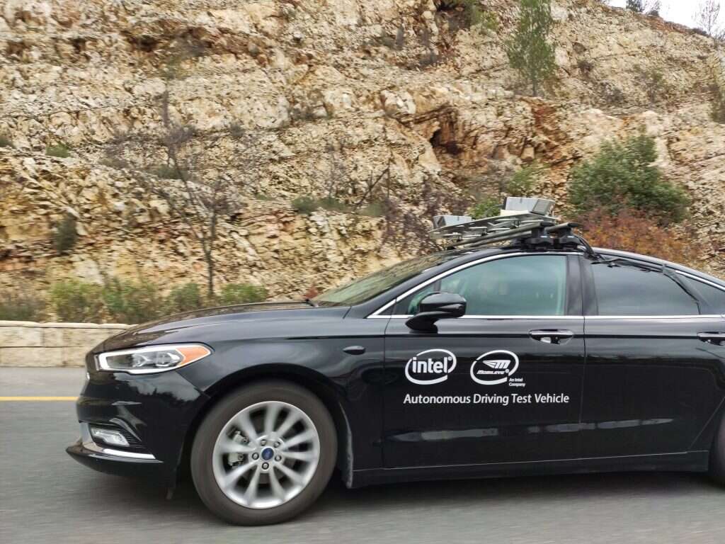 רכב אוטונומי. | שאטרסטוק