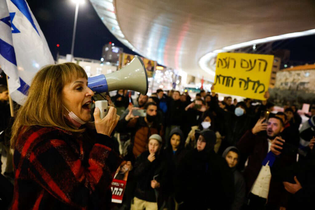 שטרית בהפגנה נגד ממשלת בנט־לפיד, ינואר 2022. | אוליבייה פיטוסי, פלאש 90