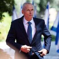 עמר בר־לב. | אורן בן־חקון עמר בר־לב. | אורן בן־חקון