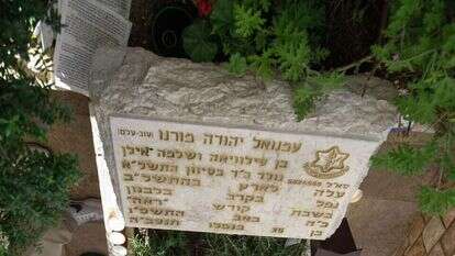 מצבתו של עמנואל מורנו הי"ד. | פלאש 90