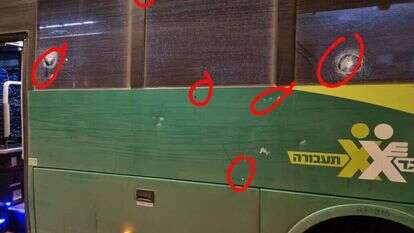 פגיעות הירי באוטובוס. | מועצת בנימין פגיעות הירי באוטובוס. | מועצת בנימין