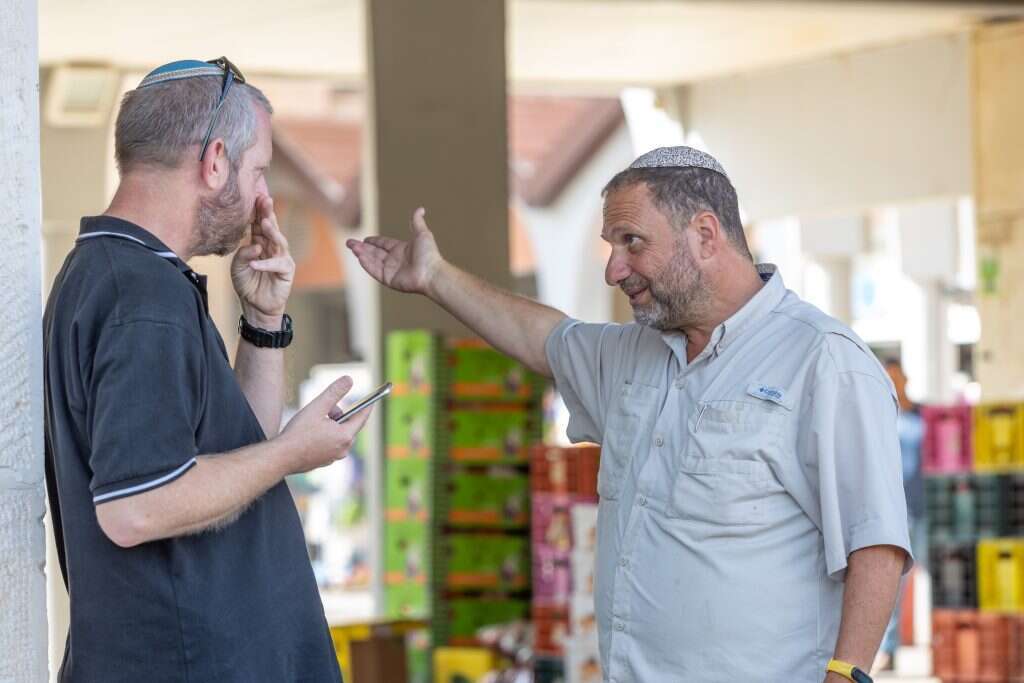 פנקס הבוחרים. | יוסי אלוני
