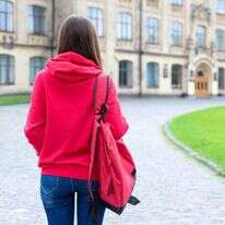 מסתגלים לבית ספר חדש. | שאטרסטוק