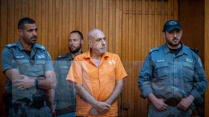 ניצב בדימוס ניסו שחם בערעור בבית המשפט העליון על שחרורו. | יונתן זינדל/פלאש90