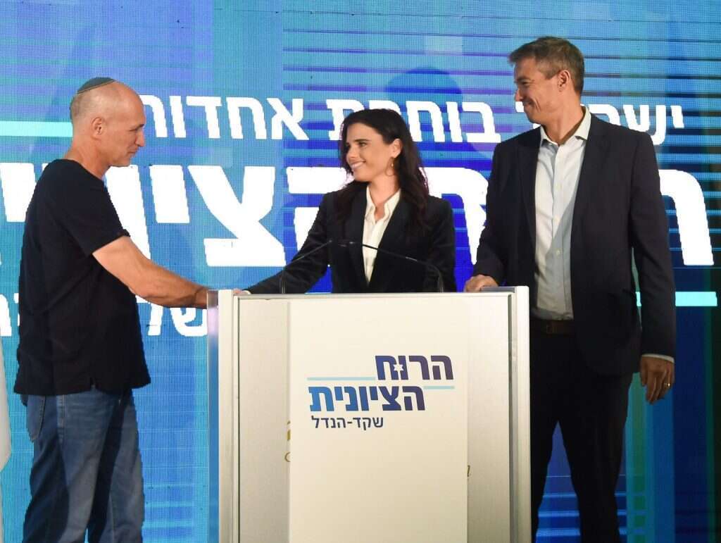פורת עם שקד והנדל במסיבת העיתונאים, השבוע. | ברני ארדוב, בנוביץ תקשורת