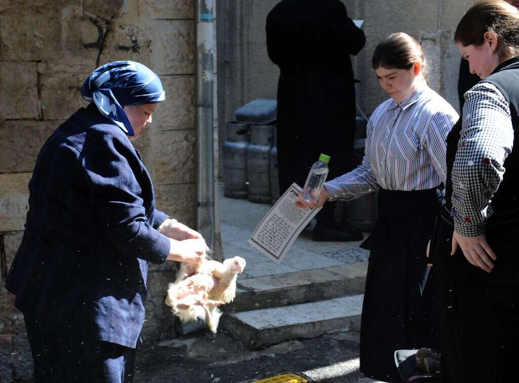 "כשהייתי ילד, כל השכונה סבבה סביבם". כפרות במאה שערים. | עמוס בן גרשום, לע"מ