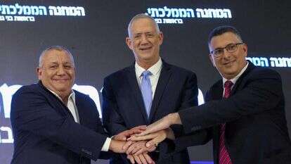 גדעון סער, בני גנץ וגדי איזנקוט בהשקת המחנה הממלכתי. | AFP גדעון סער, בני גנץ וגדי איזנקוט בהשקת המחנה הממלכתי. | AFP