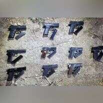 כלי נשק בלתי חוקיים שנתפסו בגבול. | דוברות המשטרה