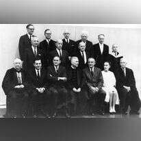 זכה להערצה בממדים המזכירים את גדולי הרבנים. ליברמן (משמאל) בטקס קבלת תואר לשם כבוד באוניברסיטת הרווארד. | גטי אימג'ס